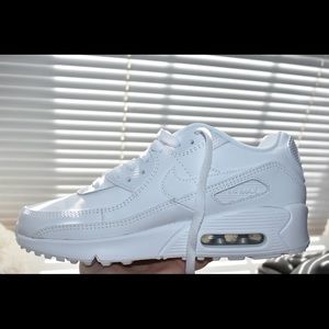 White Nike Air Max 90